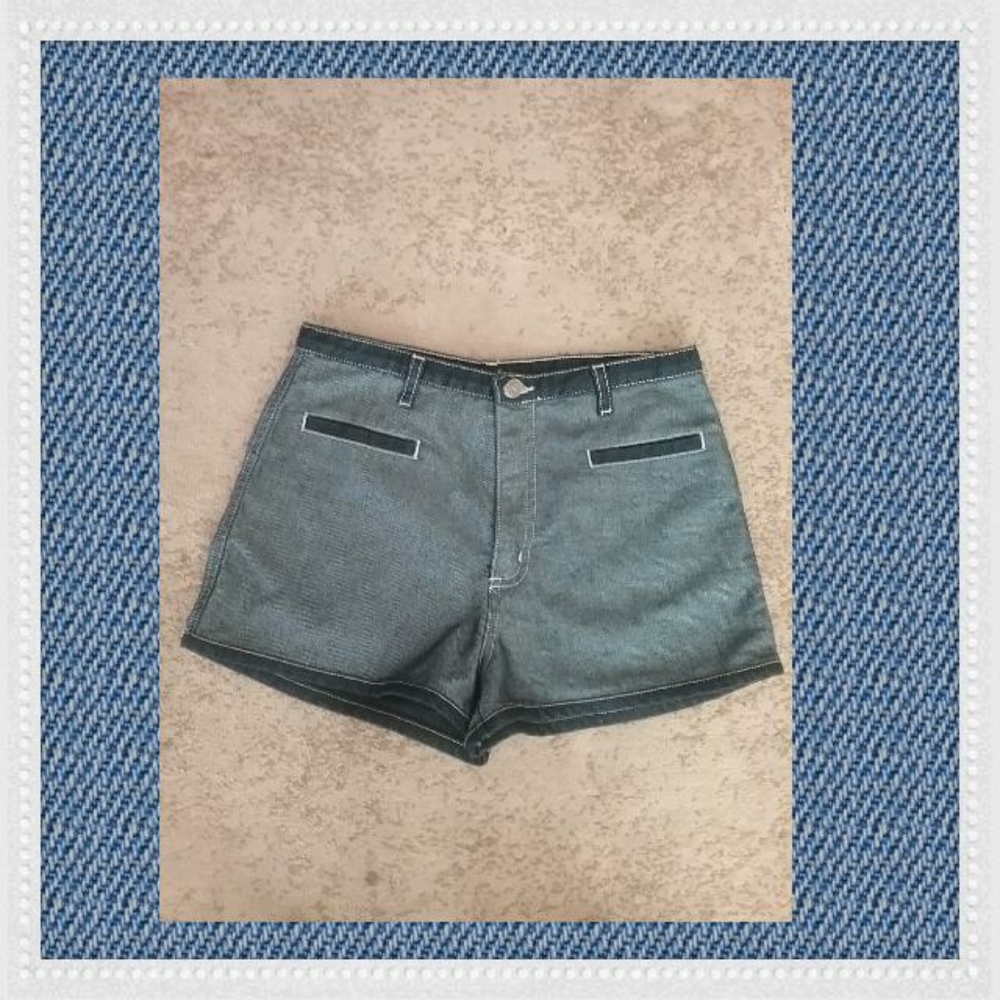 XHILARATION STRETCH SHORT